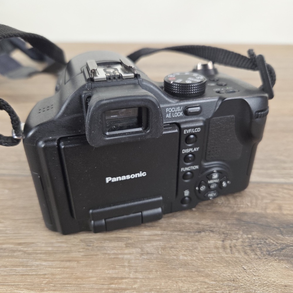 Panasonic LUMIX DMC-FZ50 10.1MP Digital Camera Black w/ Charger & 2 Batteries - Picture 9 of 16